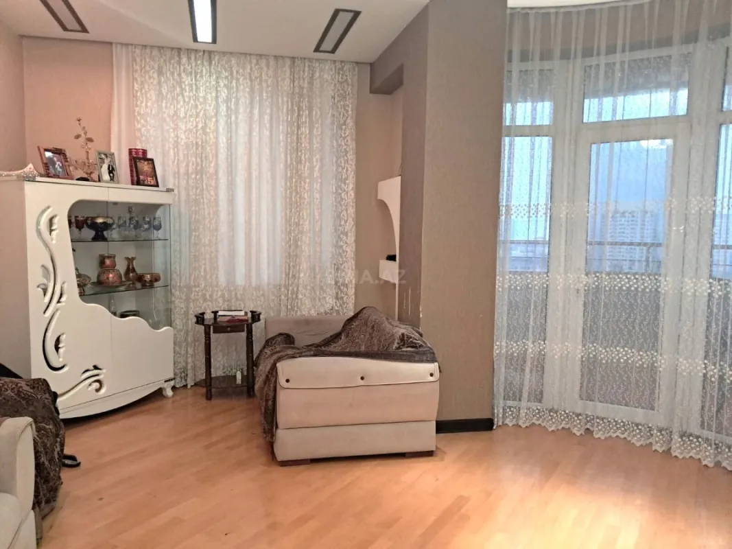 Satılır 2 otaqlı mənzil 100 m²