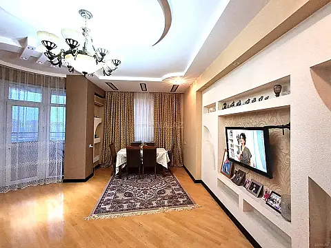 Satılır 2 otaqlı mənzil 100 m²