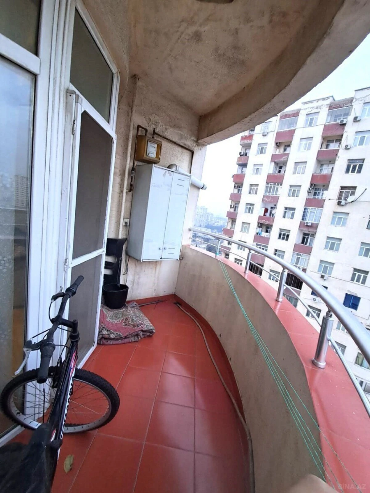 Satılır 2 otaqlı mənzil 100 m²