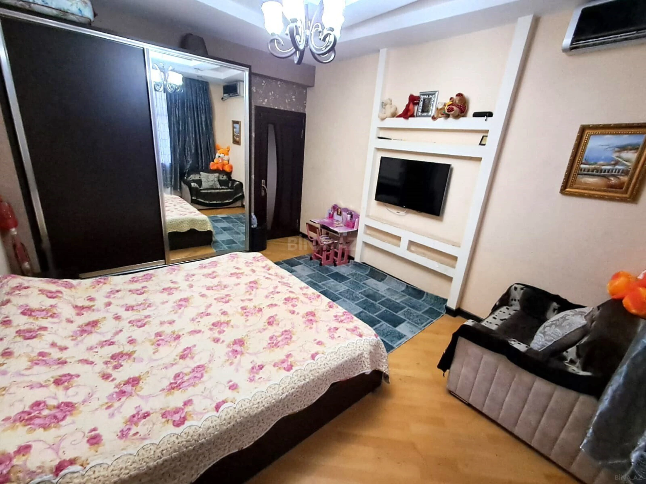 Satılır 2 otaqlı mənzil 100 m²