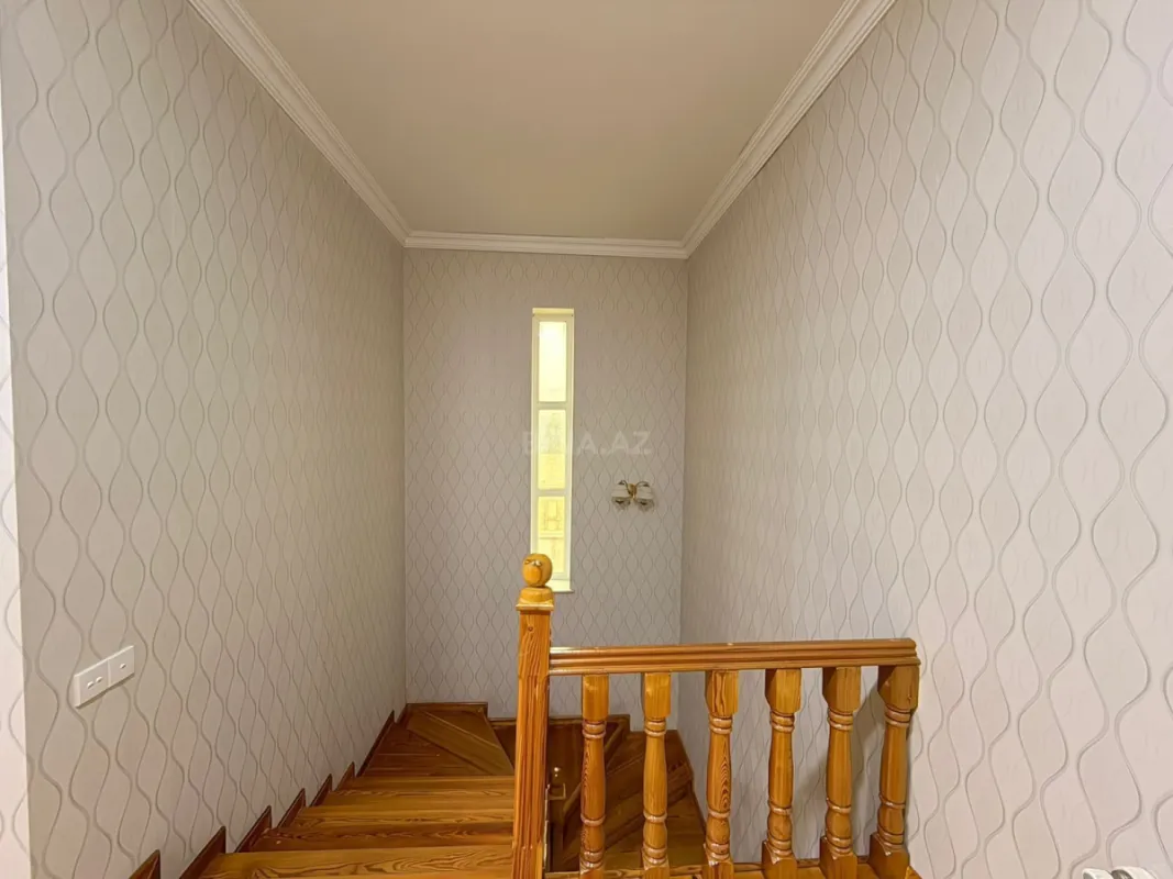 Satılır 5 otaqlı həyət evi 255 m²