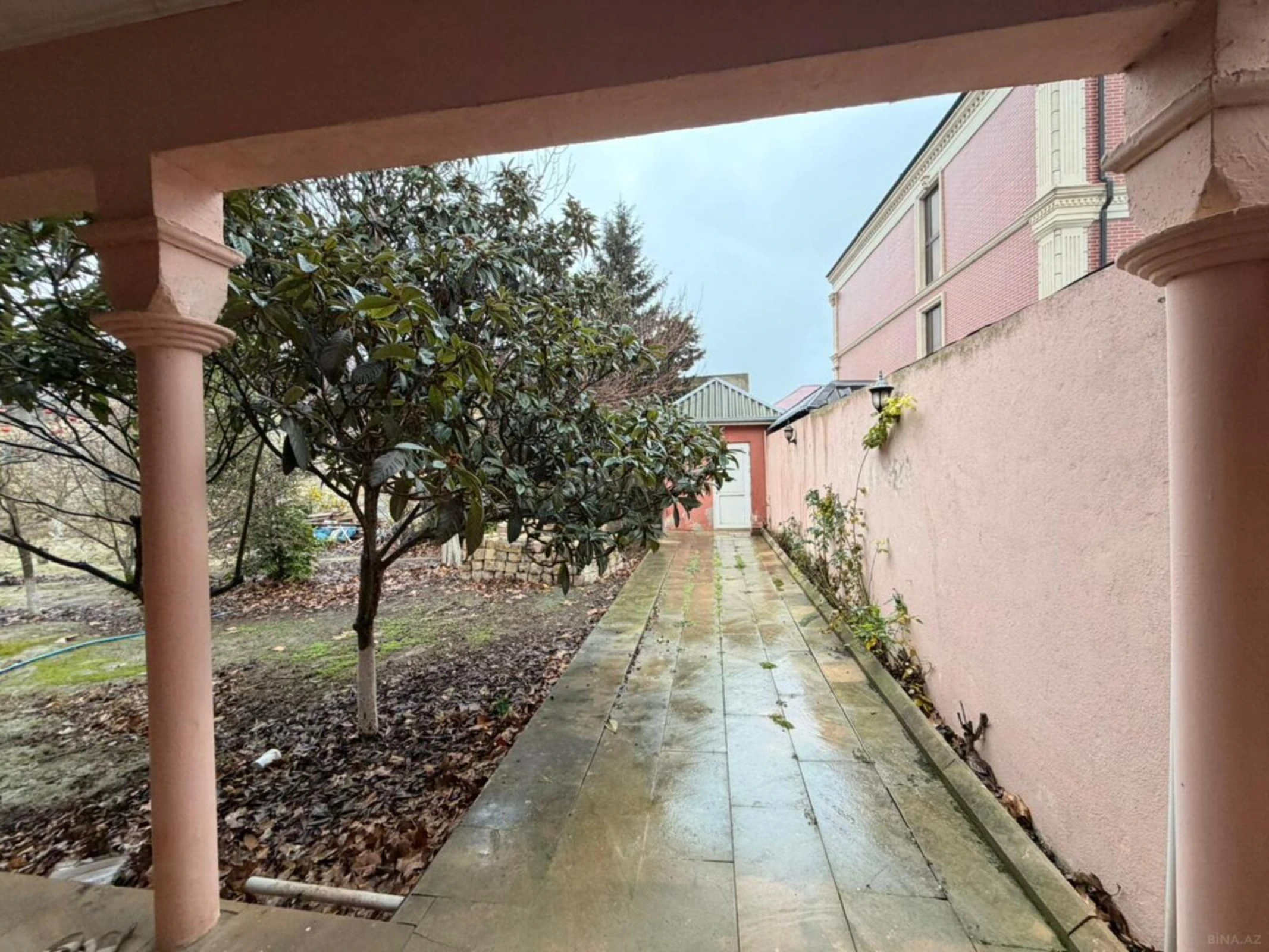 Satılır 5 otaqlı həyət evi 255 m²