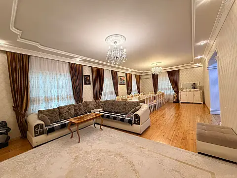 Satılır 5 otaqlı həyət evi 255 m²