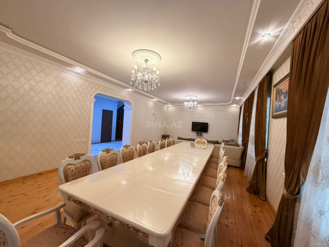 Satılır 5 otaqlı həyət evi 255 m²