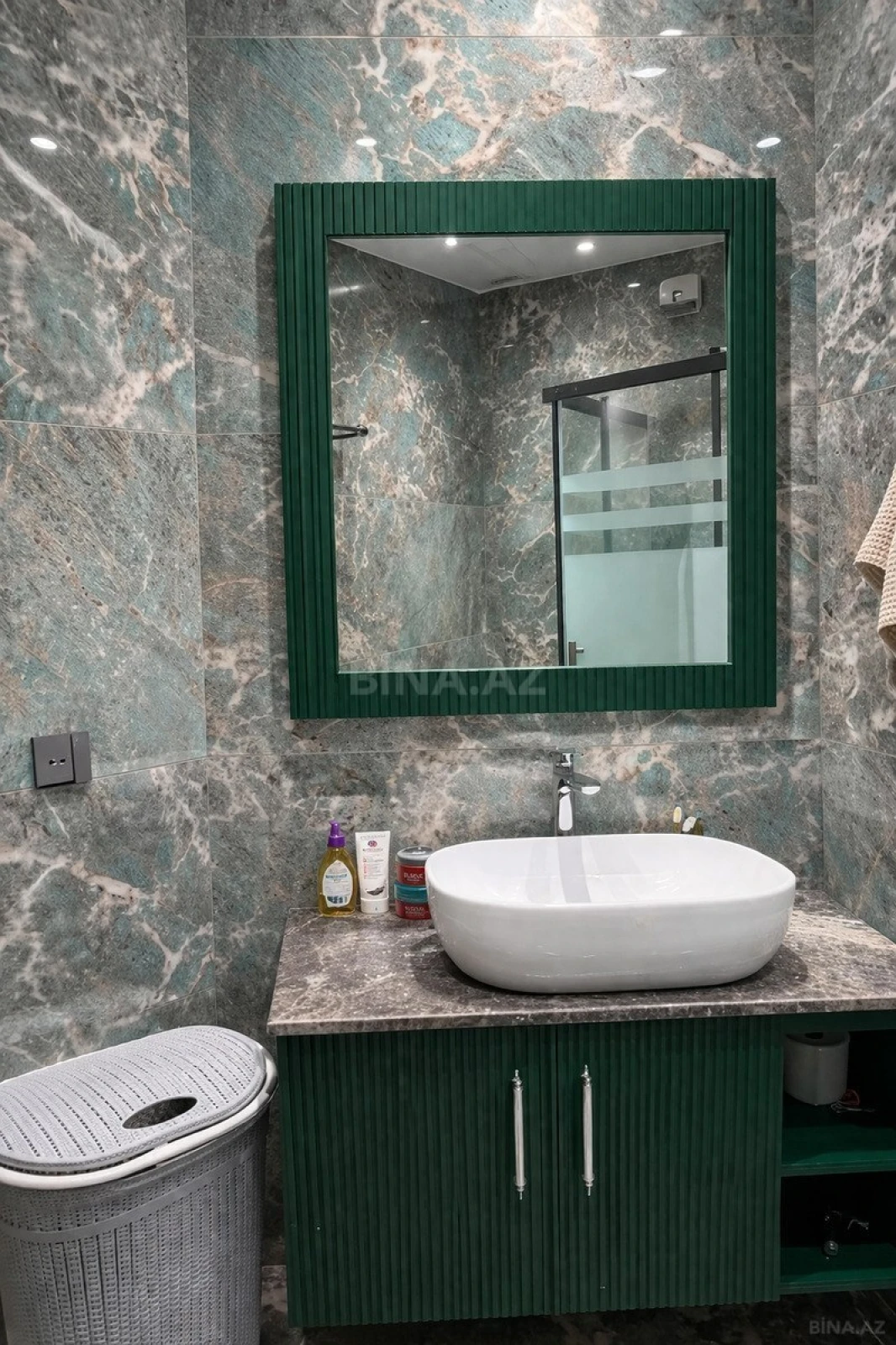 Satılır 4 otaqlı mənzil 247 m²