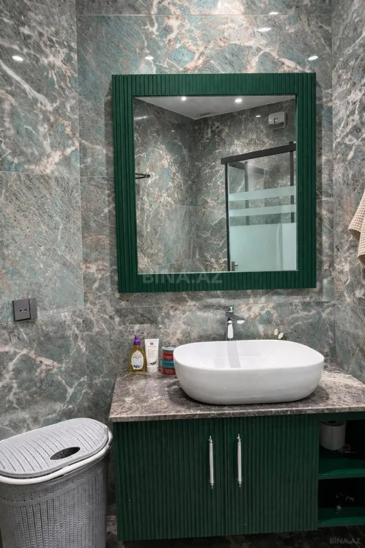 Satılır 4 otaqlı mənzil 247 m²