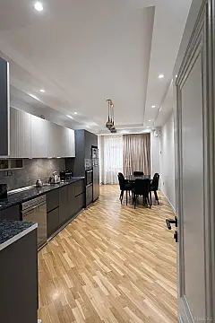 Satılır 4 otaqlı mənzil 247 m²