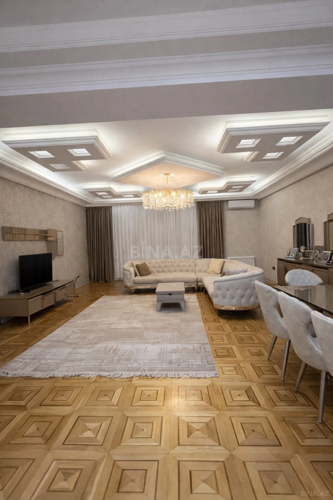 Satılır 4 otaqlı mənzil 247 m²