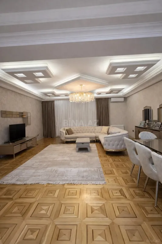 Satılır 4 otaqlı mənzil 247 m²