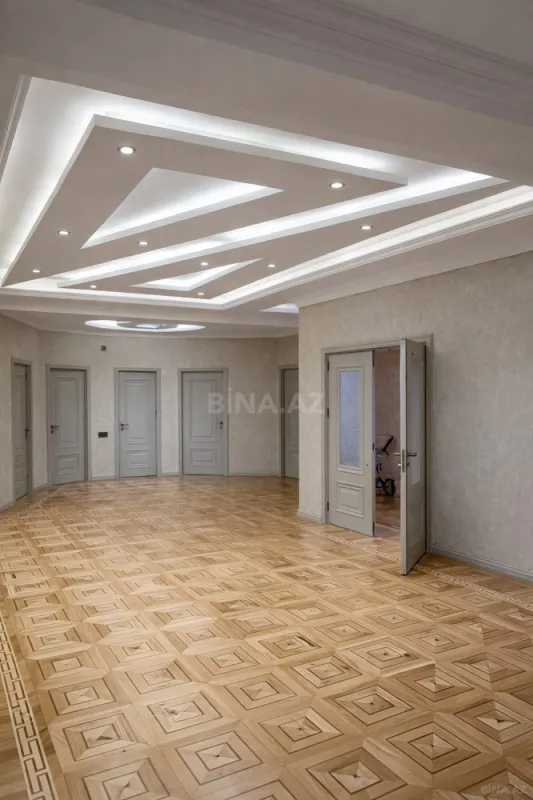 Satılır 4 otaqlı mənzil 247 m²