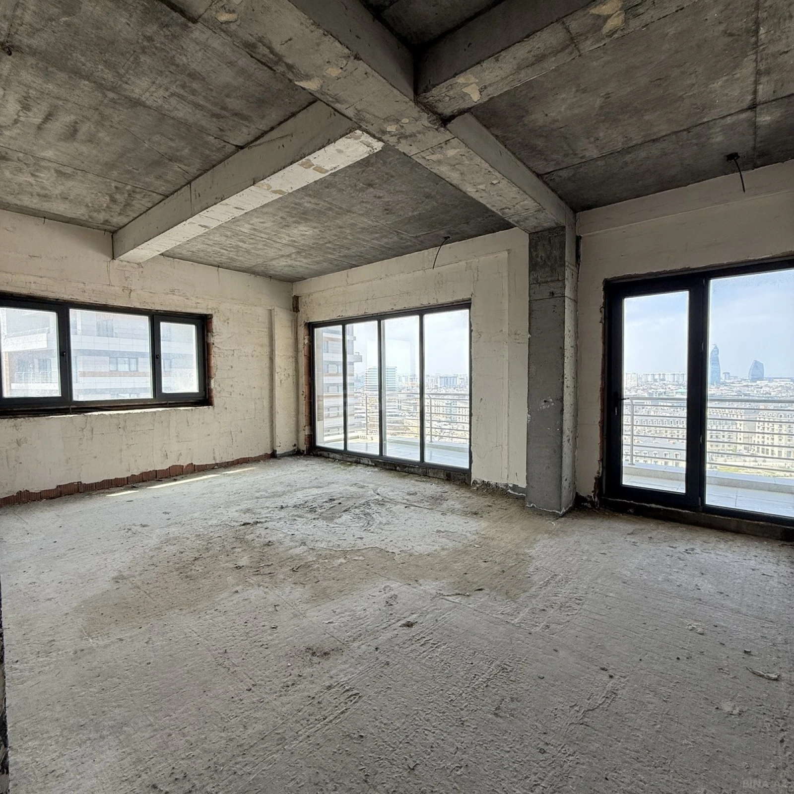 Satılır 3 otaqlı mənzil 157 m²