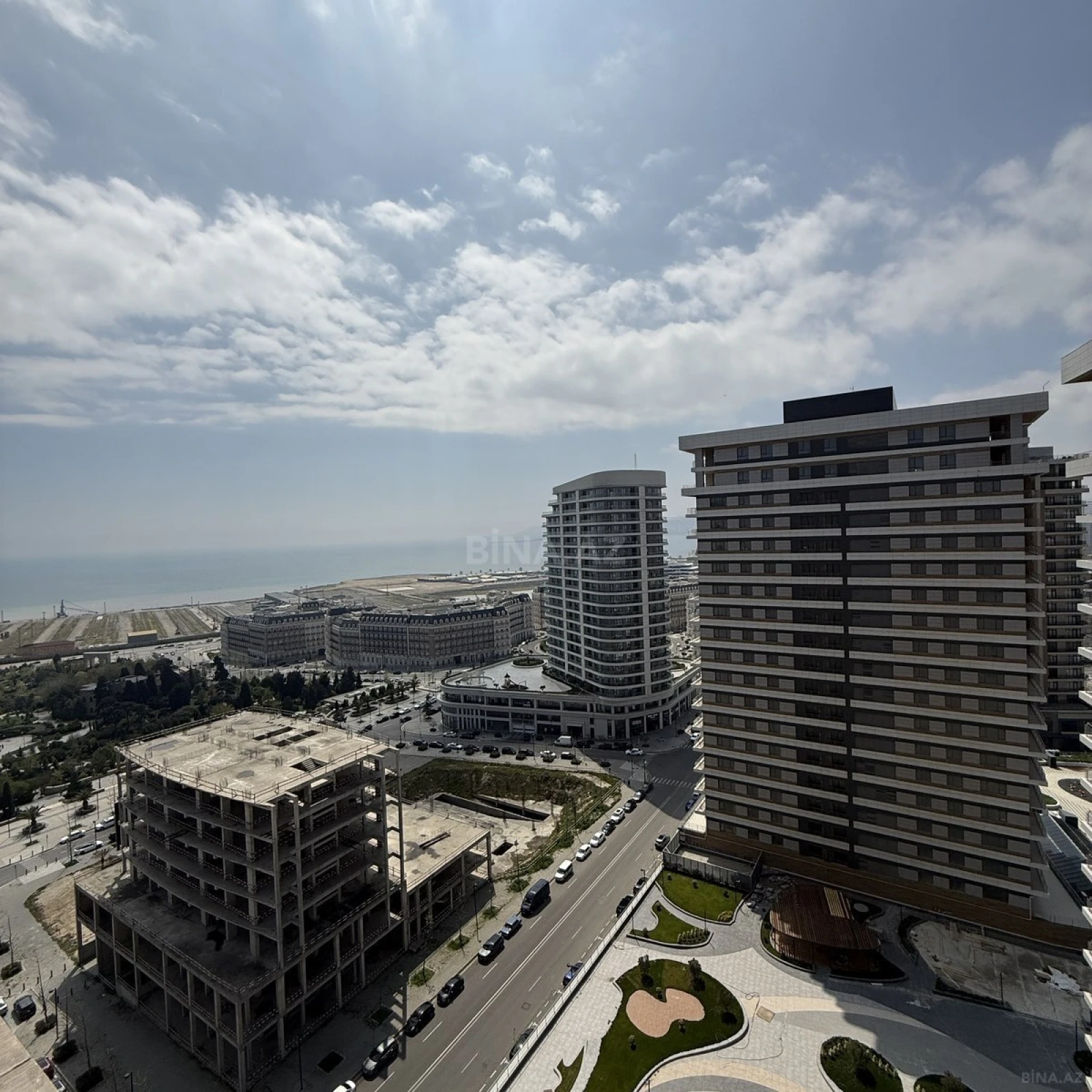 Satılır 3 otaqlı mənzil 157 m²