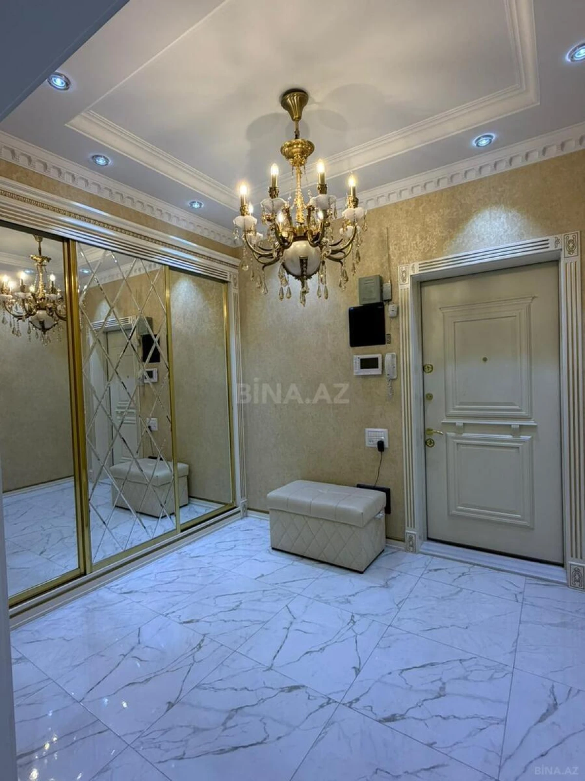 Satılır 3 otaqlı mənzil 160 m²