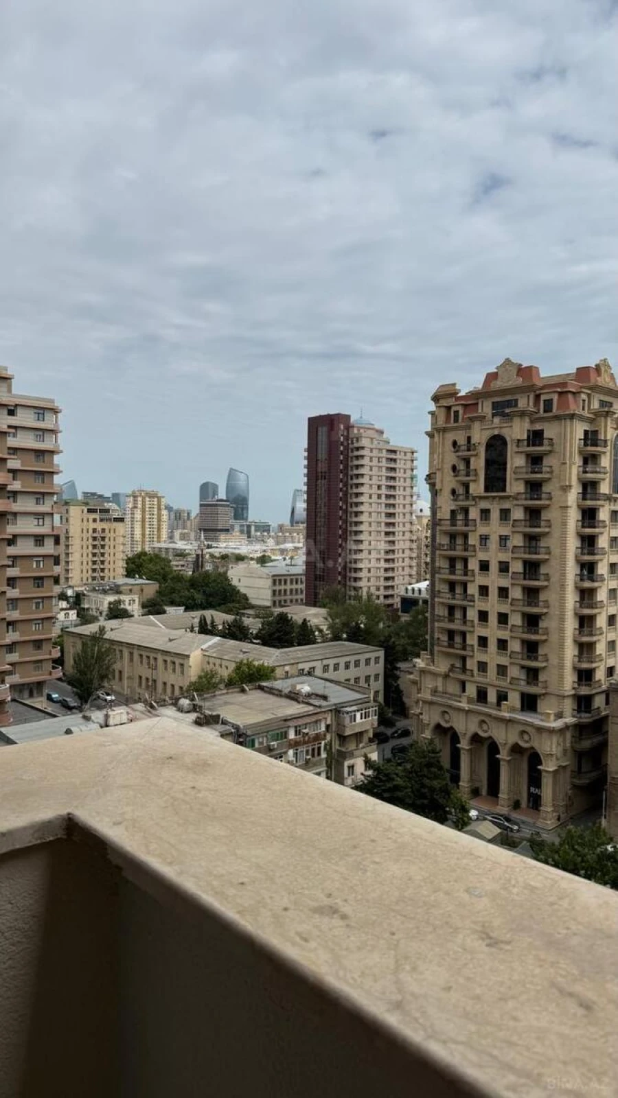 Satılır 1 otaqlı mənzil 66.6 m²