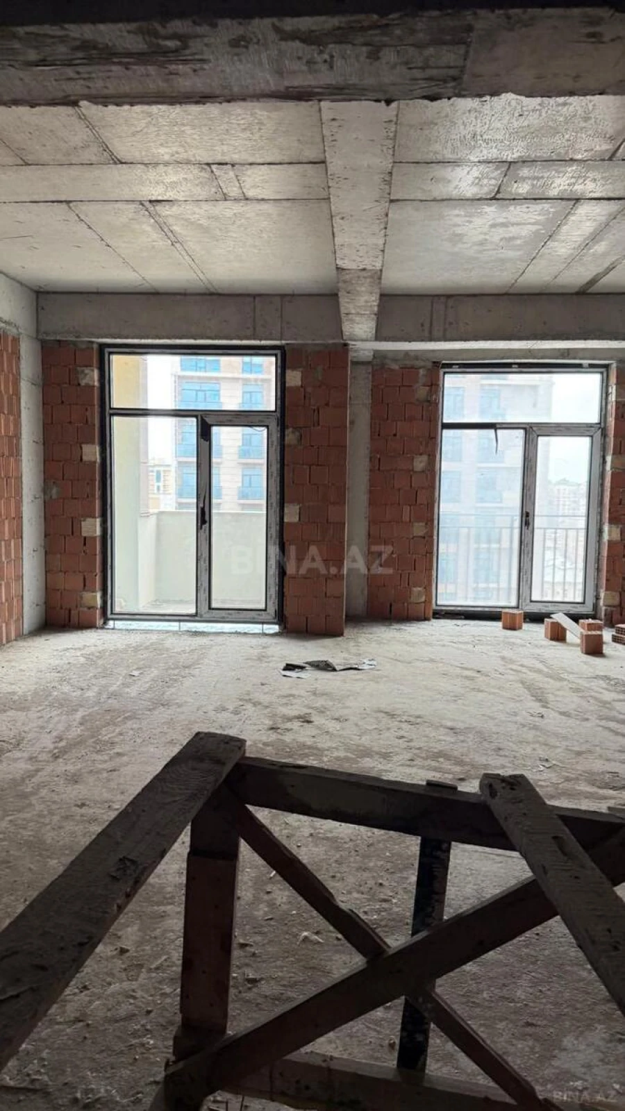 Satılır 1 otaqlı mənzil 66.6 m²