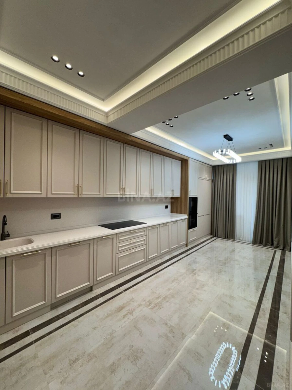 Satılır 4 otaqlı mənzil 185 m²
