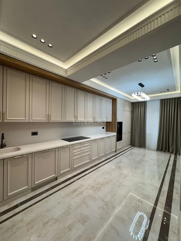 Satılır 4 otaqlı mənzil 185 m²