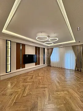 Satılır 4 otaqlı mənzil 185 m²