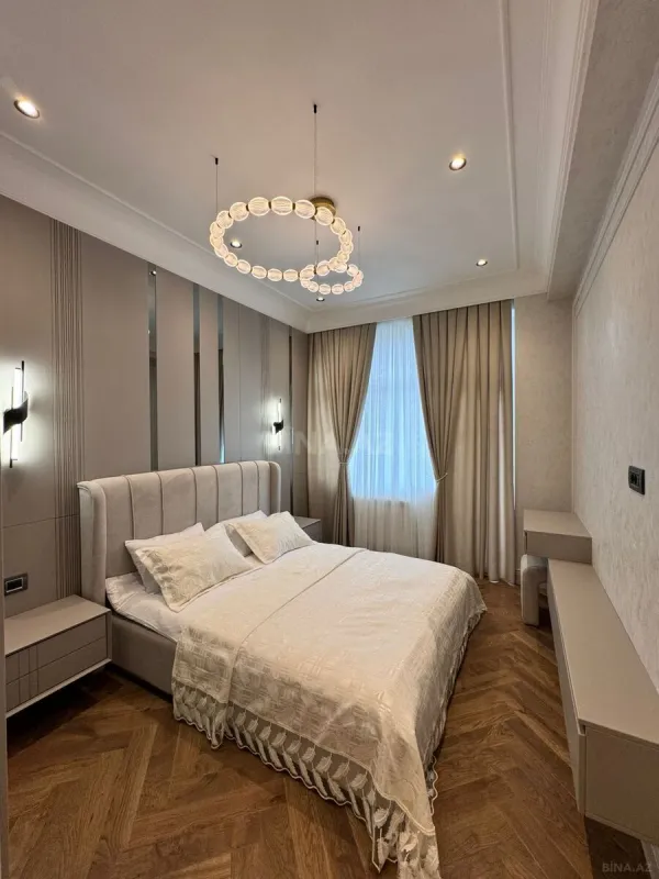 Satılır 4 otaqlı mənzil 185 m²