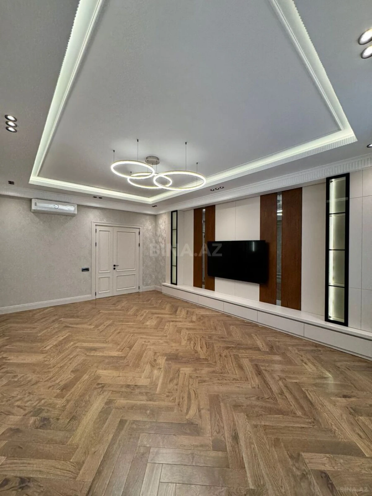 Satılır 4 otaqlı mənzil 185 m²