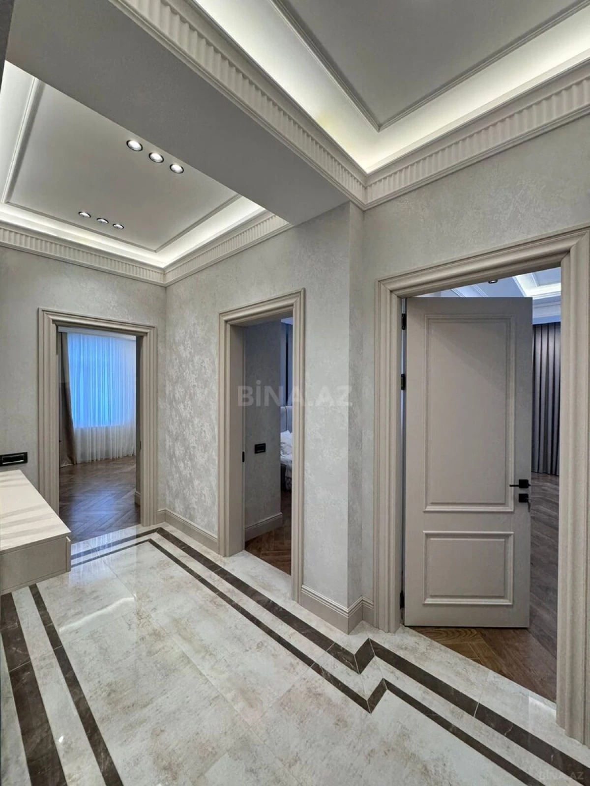 Satılır 4 otaqlı mənzil 185 m²