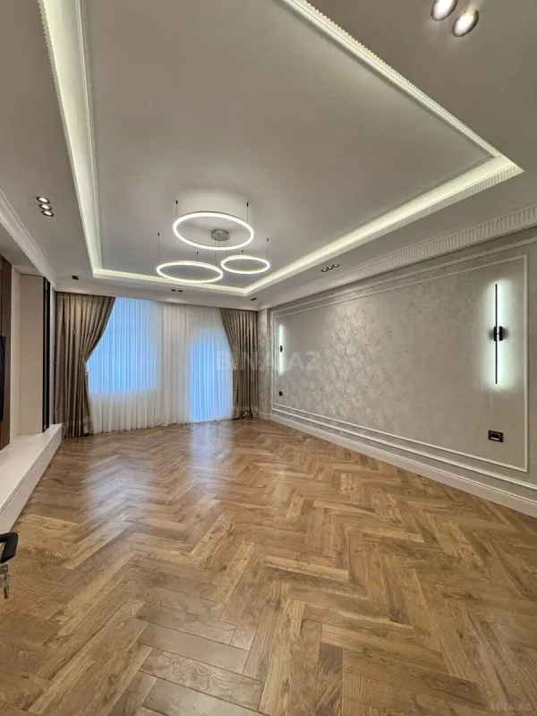 Satılır 4 otaqlı mənzil 185 m²