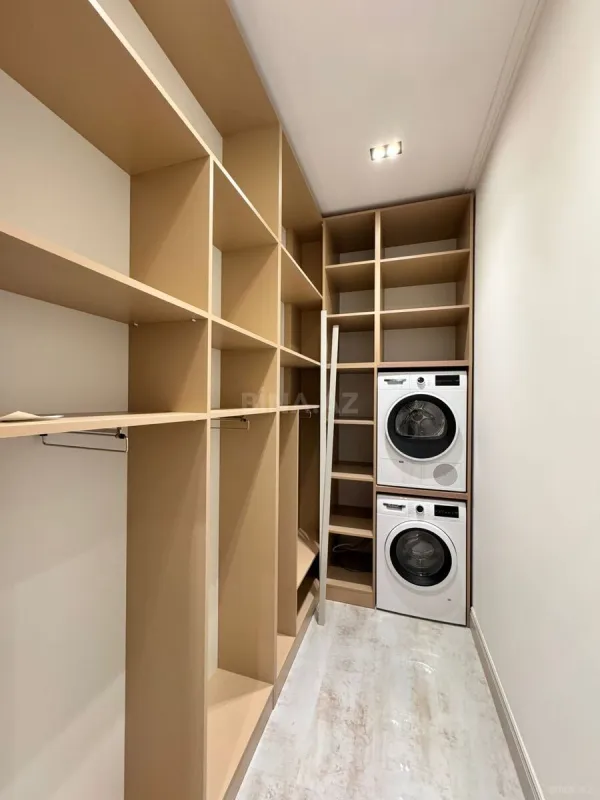 Satılır 4 otaqlı mənzil 185 m²