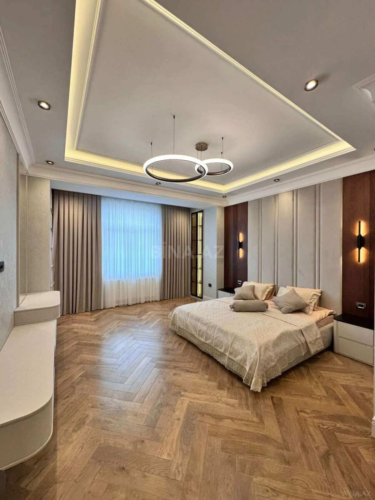 Satılır 4 otaqlı mənzil 185 m²