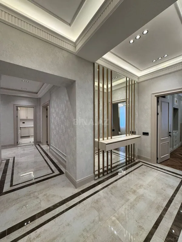 Satılır 4 otaqlı mənzil 185 m²