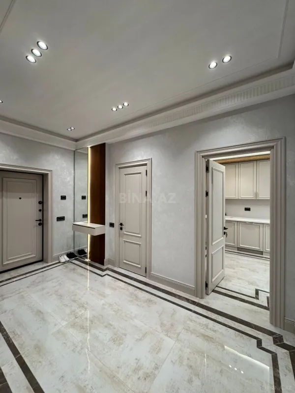 Satılır 4 otaqlı mənzil 185 m²