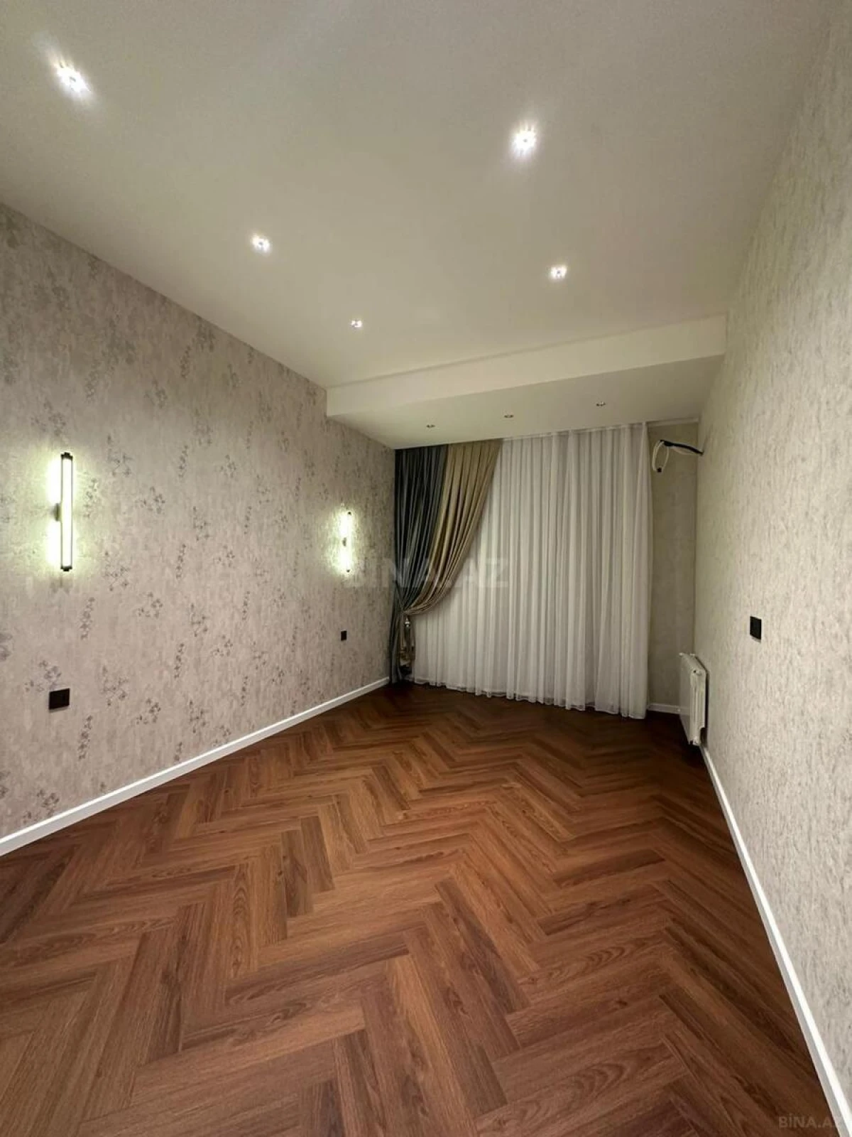 Satılır 3 otaqlı mənzil 97 m²