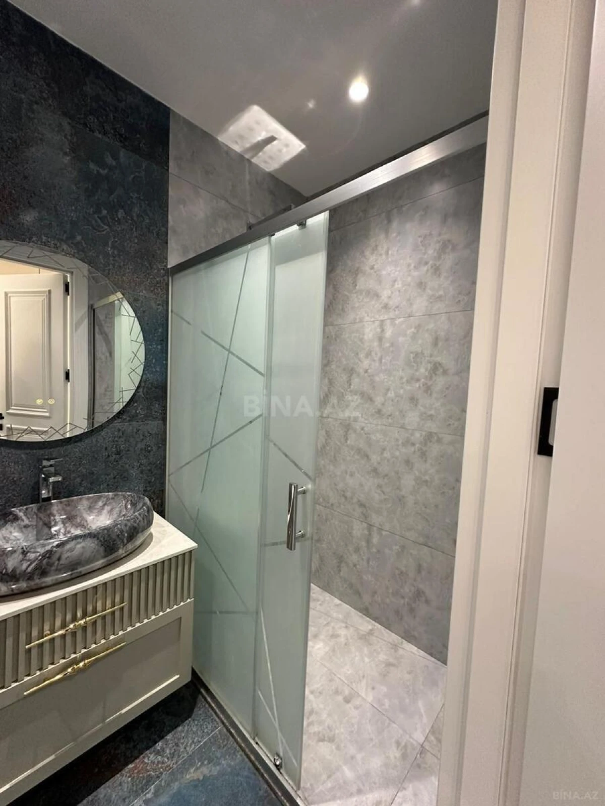 Satılır 3 otaqlı mənzil 97 m²