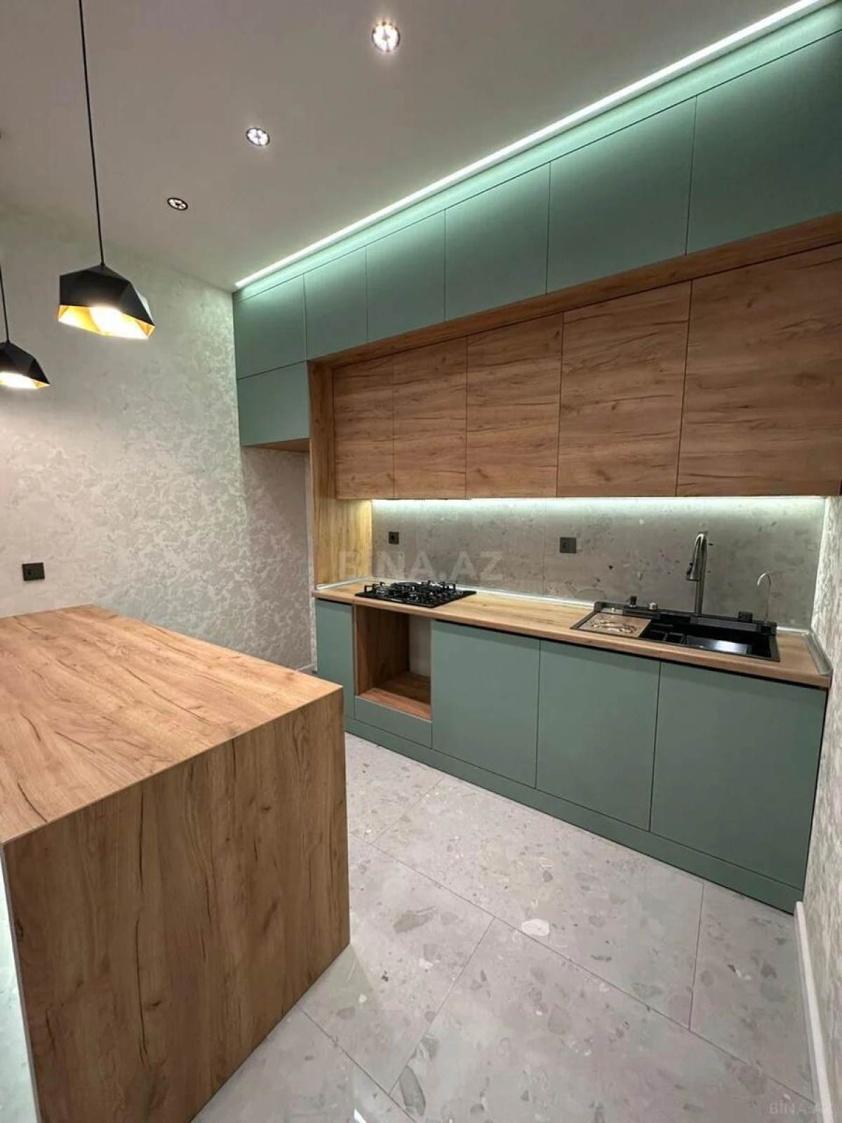 Satılır 3 otaqlı mənzil 97 m²