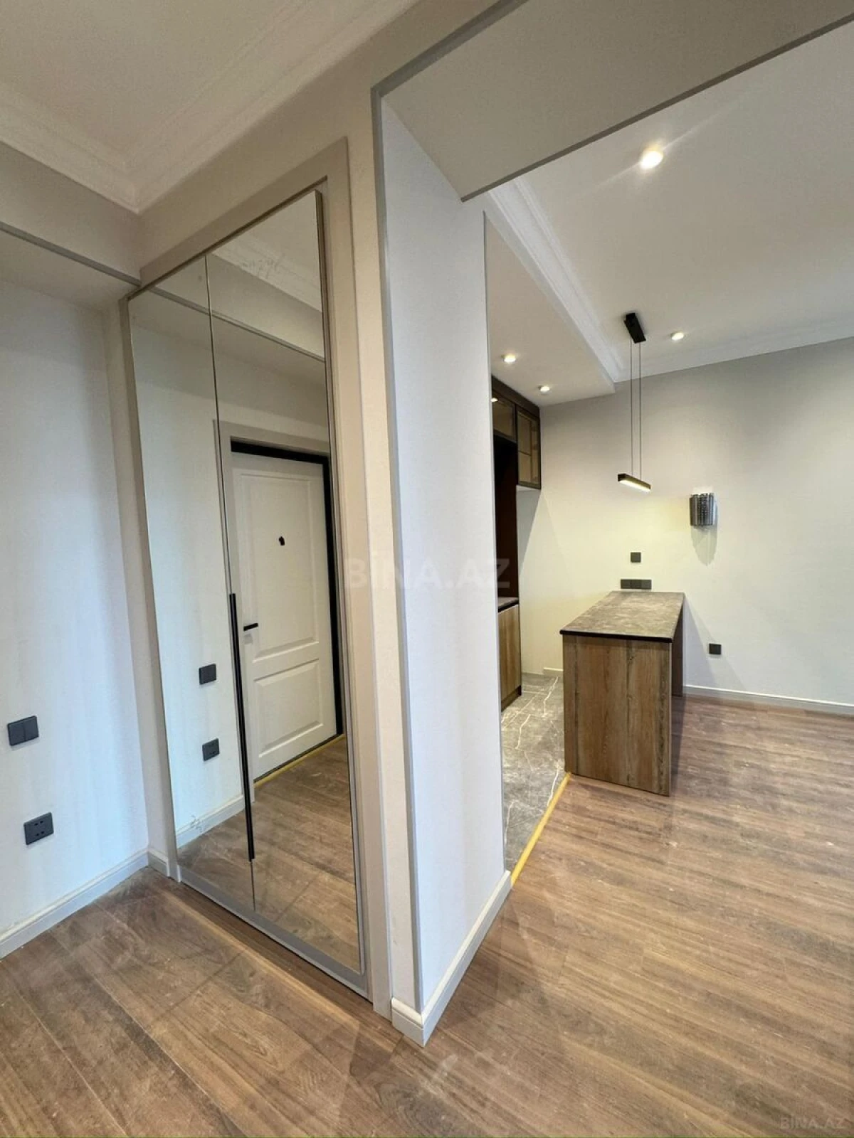 Satılır 2 otaqlı mənzil 62 m²