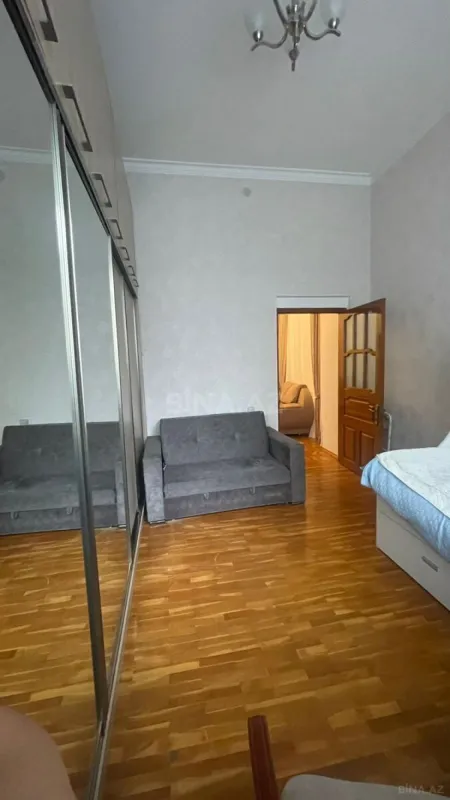 Satılır 3 otaqlı mənzil 105 m²