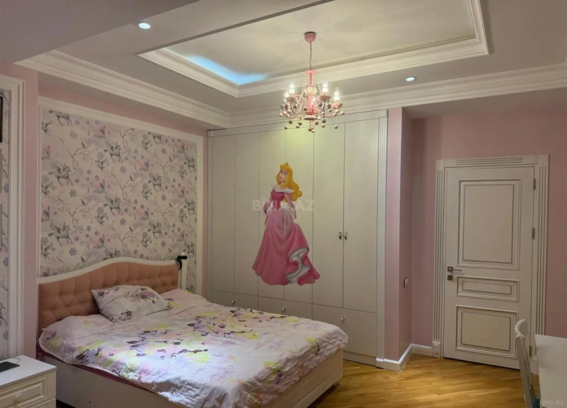 Satılır 3 otaqlı mənzil 146 m²