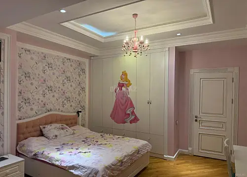 Satılır 3 otaqlı mənzil 146 m²