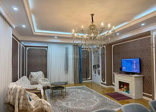 Satılır 3 otaqlı mənzil 146 m²