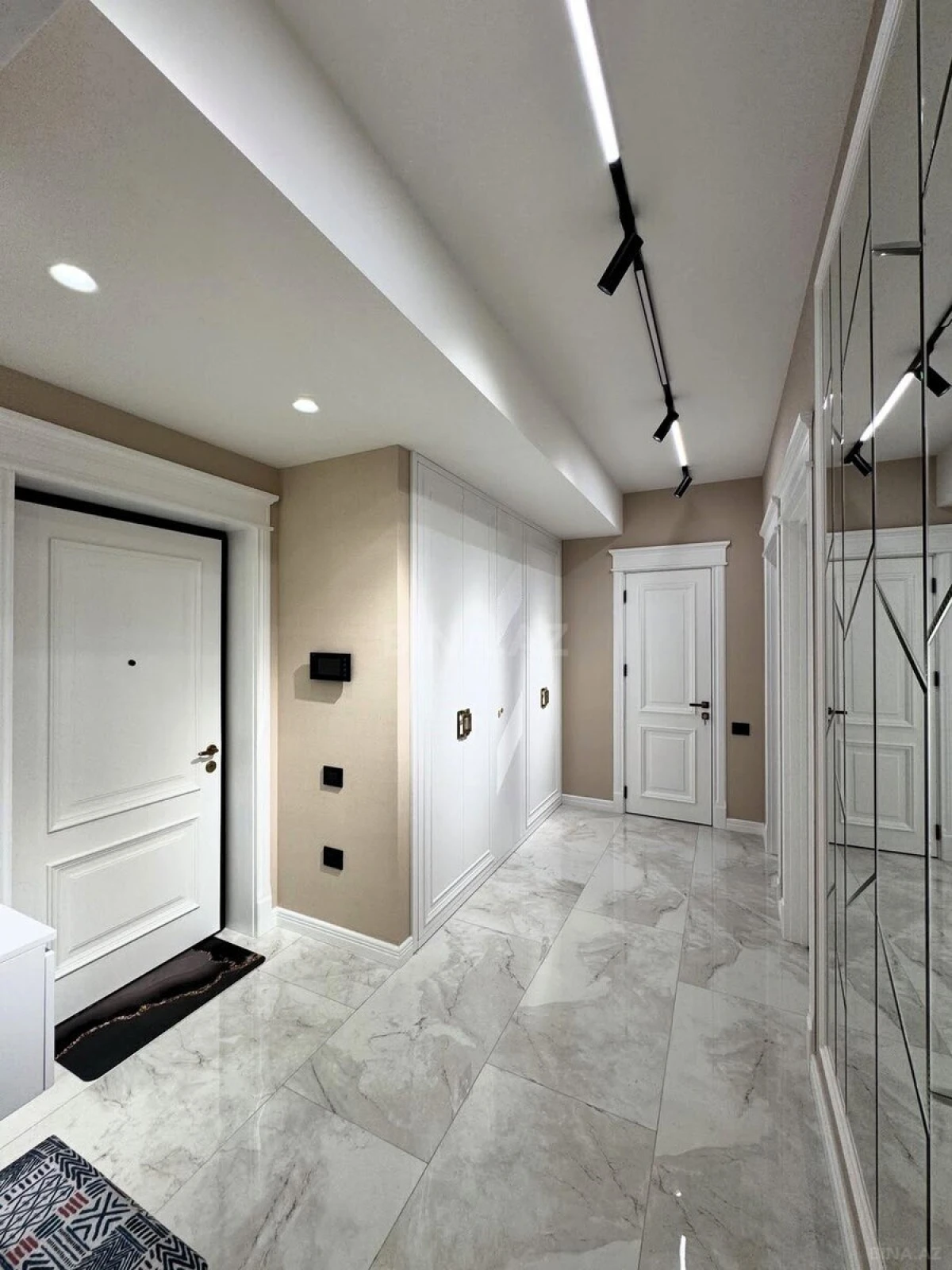 Satılır 3 otaqlı mənzil 97 m²