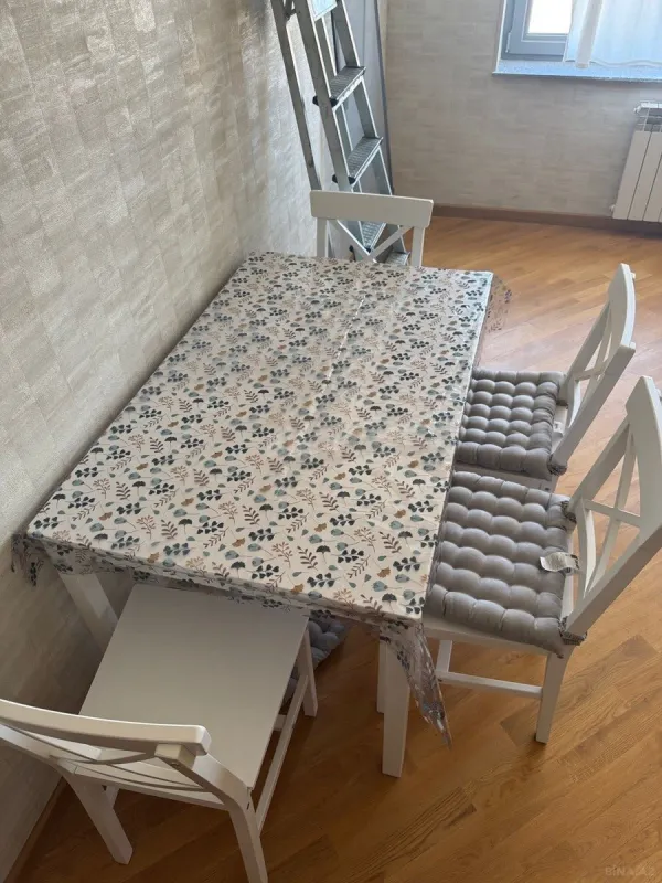 Kirayə verilir 3 otaqlı mənzil 130 m²