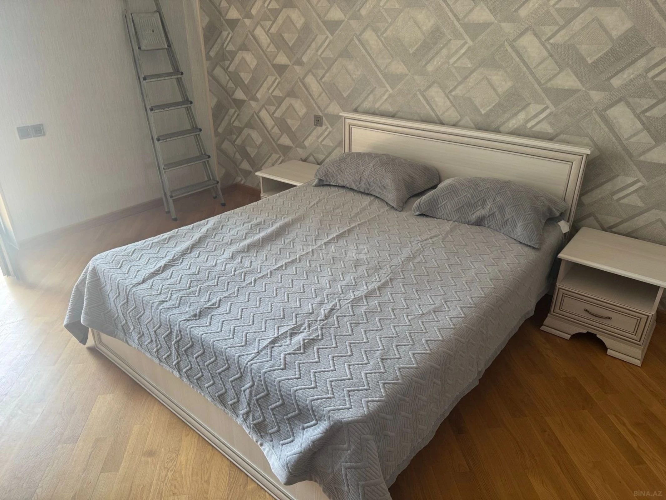 Kirayə verilir 3 otaqlı mənzil 130 m²