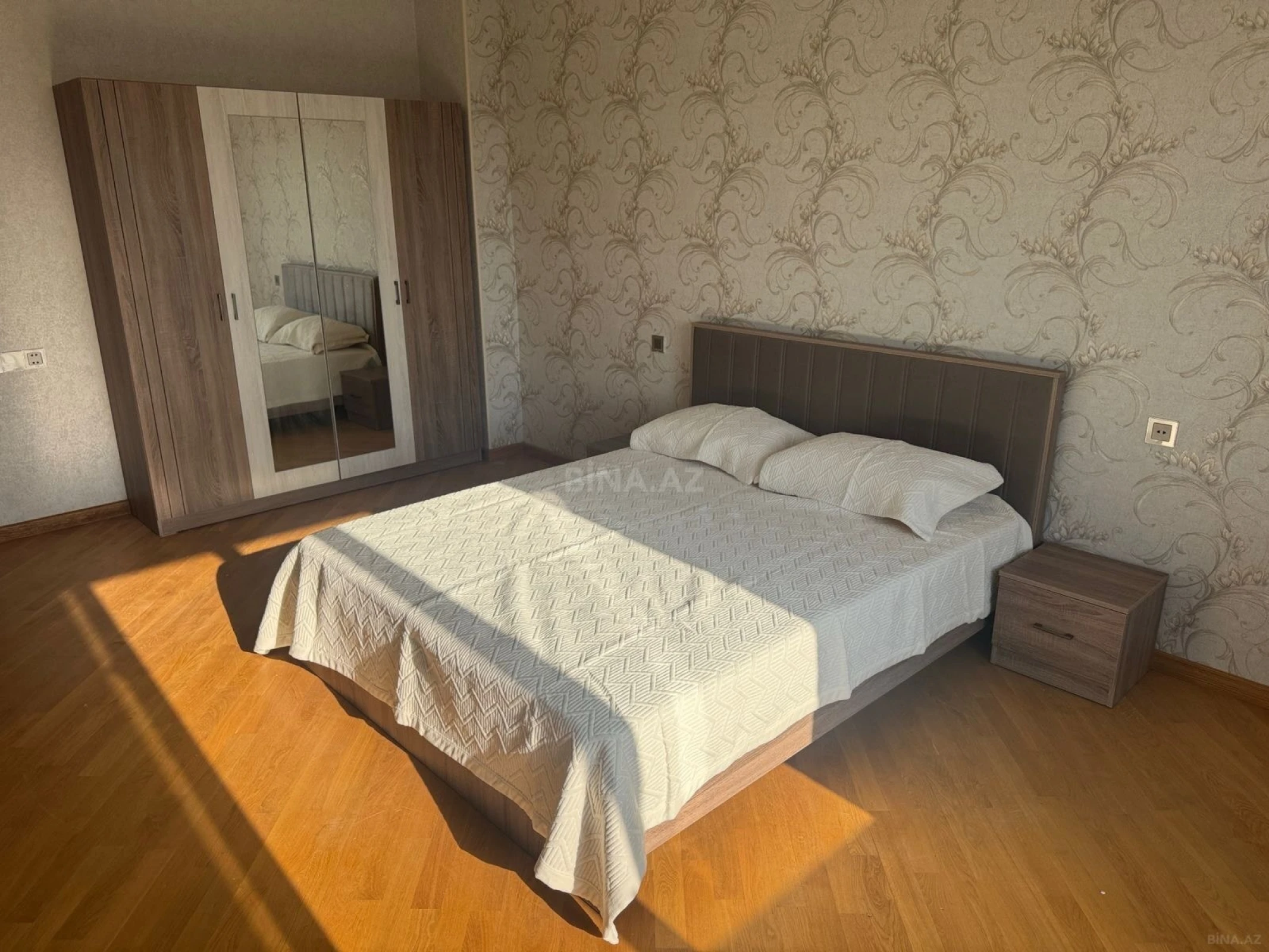 Kirayə verilir 3 otaqlı mənzil 130 m²