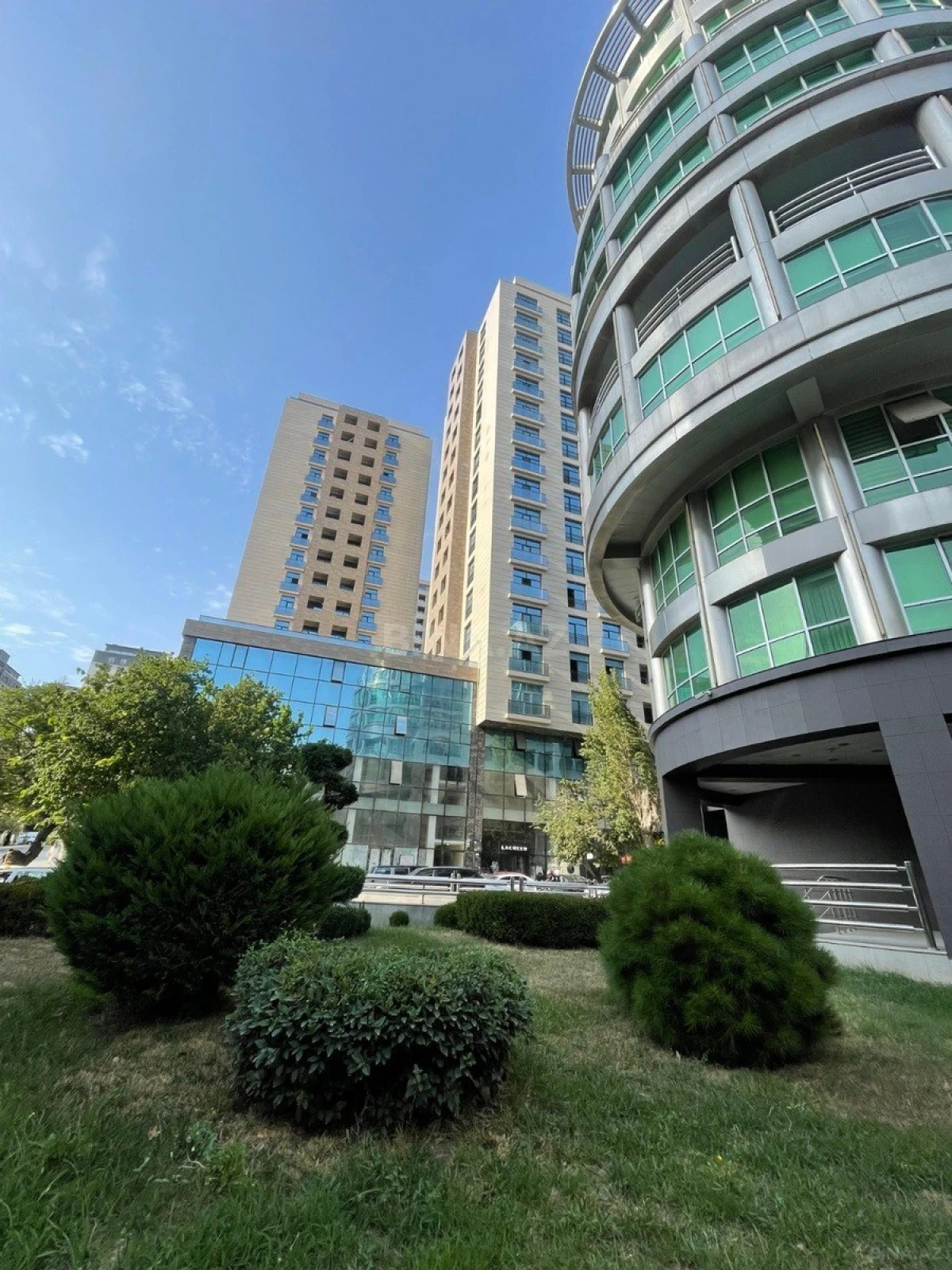 Satılır 2 otaqlı mənzil 71 m²