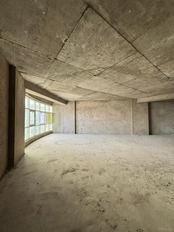 Satılır 4 otaqlı mənzil 245 m²