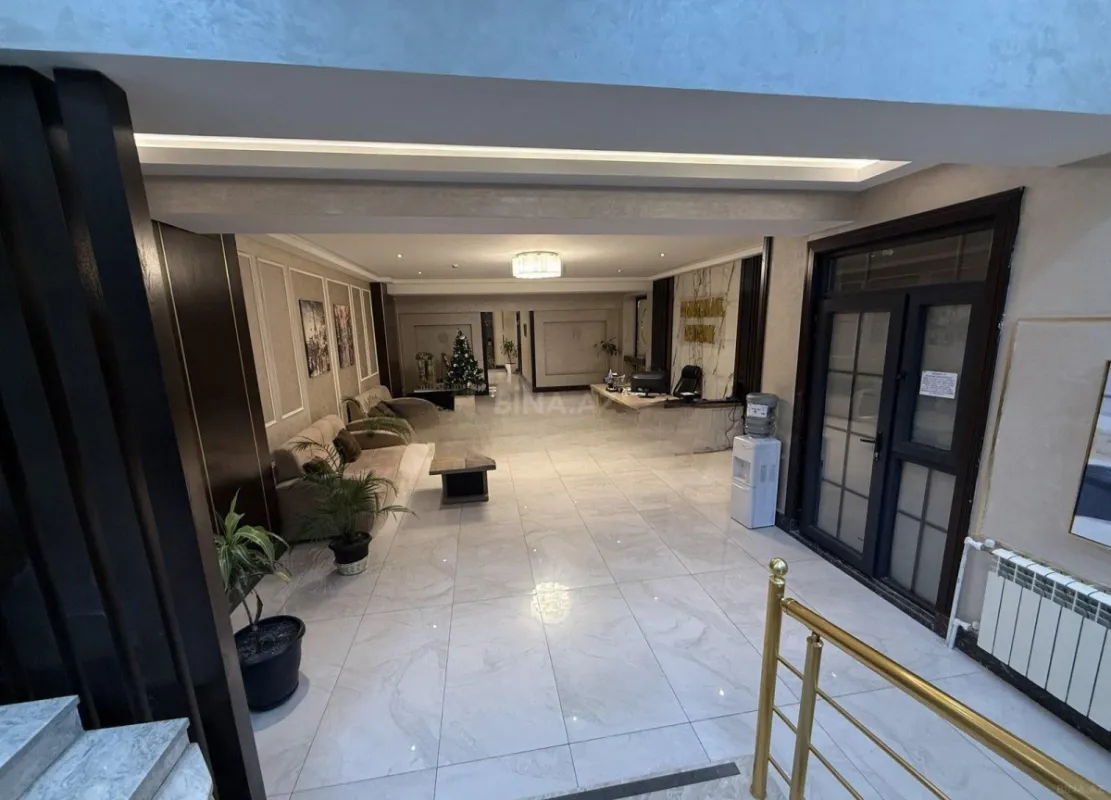 Satılır 4 otaqlı mənzil 245 m²