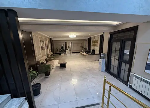Satılır 4 otaqlı mənzil 245 m²