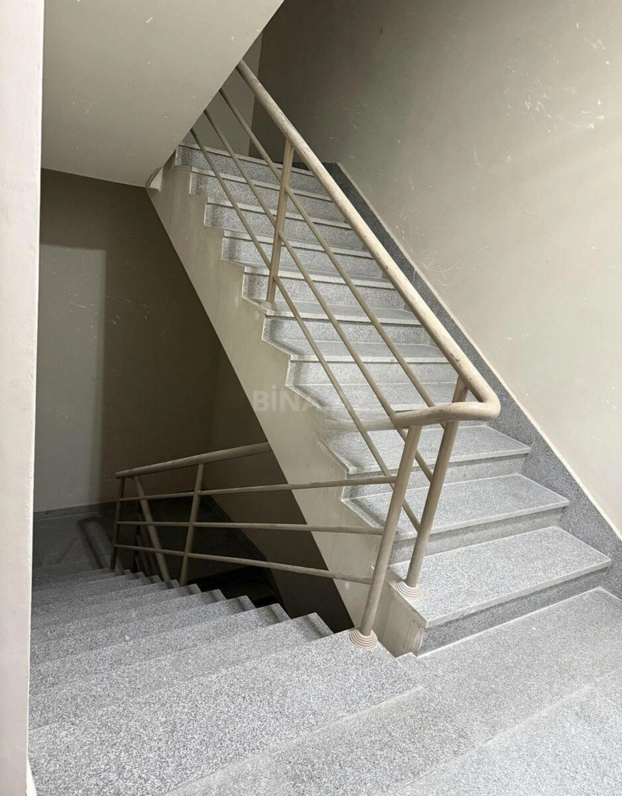 Satılır 4 otaqlı mənzil 245 m²