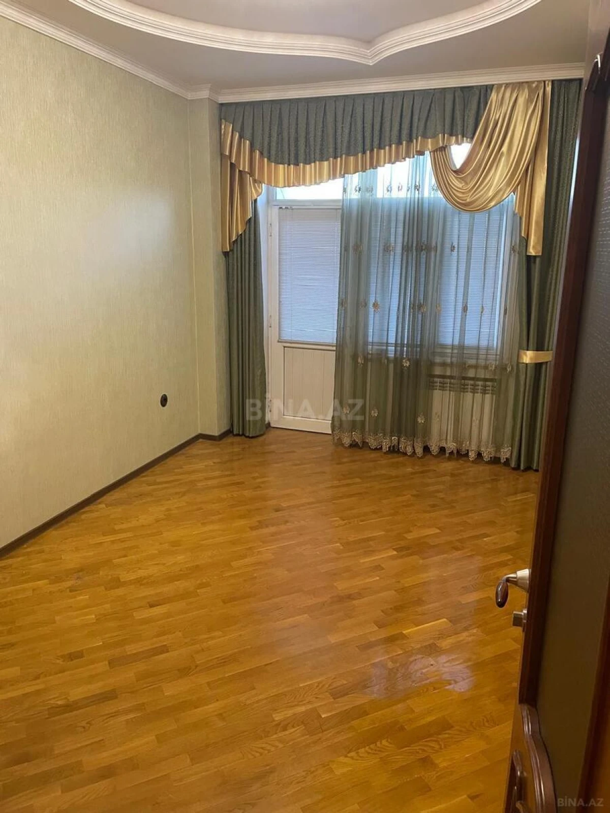 Kirayə verilir 3 otaqlı mənzil 135 m²