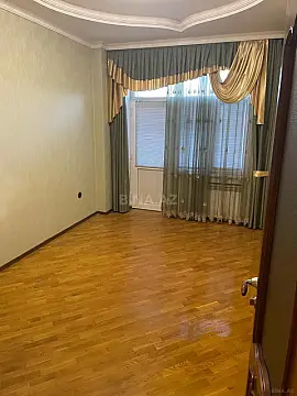 Kirayə verilir 3 otaqlı mənzil 135 m²