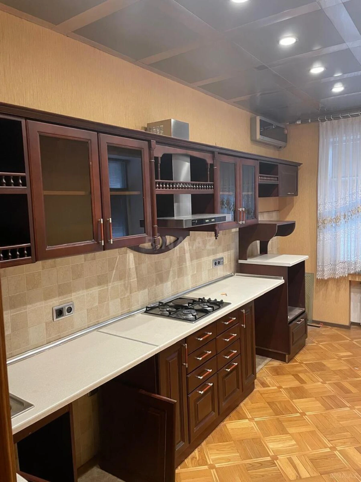 Kirayə verilir 3 otaqlı mənzil 135 m²